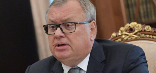 Глава ВТБ призвал «убить» SWIFT