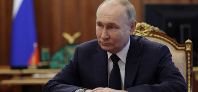 Путин дал поручения по переводу некоторых видов бизнеса на уведомления