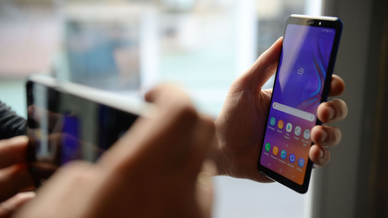 В России начали принимать предзаказы на новые смартфоны Samsung Galaxy S25
