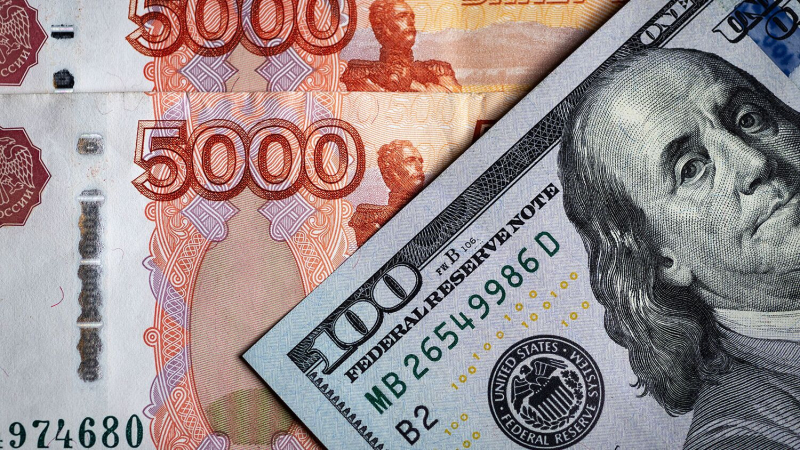 Внешний долг России опустился ниже двух тысяч долларов на душу населения