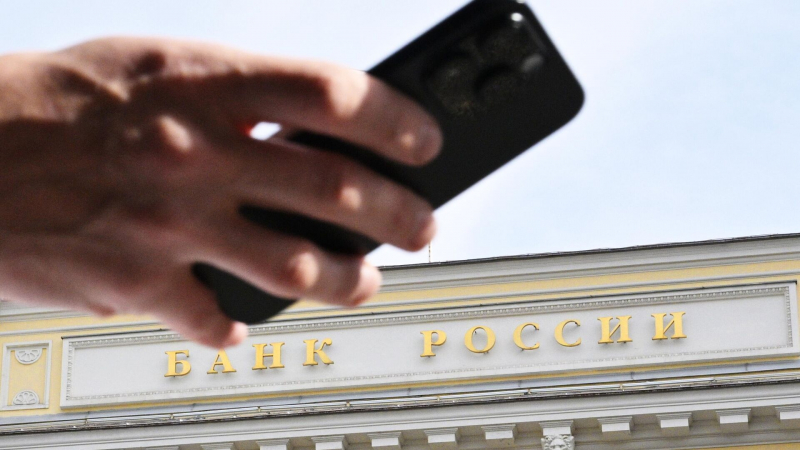 ЦБ обязал банки устранить проблему хищений со счетов через приложения