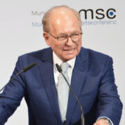 Экс-глава Мюнхенской конференции призвал обсудить снятие санкций с России