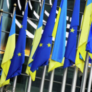 Еврокомиссия рассматривает возможность продолжения помощи Украине