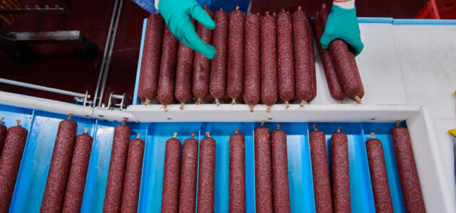 Ликсутов: предприятия Москвы увеличили объем производства пищевой продукции