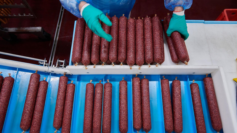 Ликсутов: предприятия Москвы увеличили объем производства пищевой продукции
