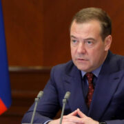 Медведев резко отреагировал на заявления об обмене территориями с Украиной