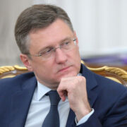 Новак поручил согласовать условия поставок топлива аграриям