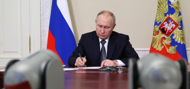 Путин поручил найти источники допсредств на льготные кредиты в крымской СЭЗ