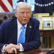 СМИ: Трамп злится из-за невысоких показателей депортации нелегалов