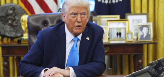 СМИ: Трамп злится из-за невысоких показателей депортации нелегалов