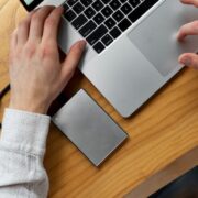 Microsoft назвала цену Surface Duo