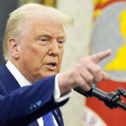 Трамп от злости на Зеленского был готов лишить Киев помощи, пишет Axios