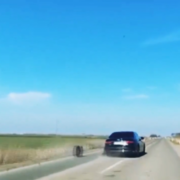У автомобиля кортежа Вучича отвалилось колесо