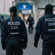 В Германии задержали двух человек после стрельбы у здания суда