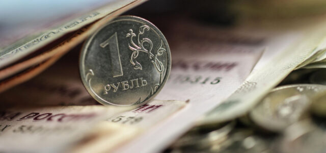 В Госдуме призвали воздержаться от спонтанной закупки валюты
