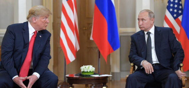 Эксперт назвал телефонный разговор Путина и Трампа историческим