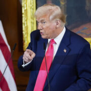 Эксперт объяснил, зачем Трамп ввел пошлины против Канады