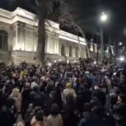 Грузинская оппозиция вышла на масштабную акцию протеста в Тбилиси