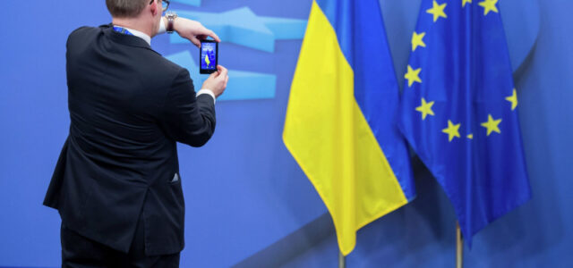 Медведчук назвал идею ускоренного вступления Украины в ЕС абсурдной