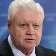 Миронов призвал проверить крупных поставщиков семян в розницу