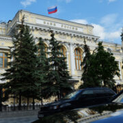 Назван среднемесячный доход служащего Банка России