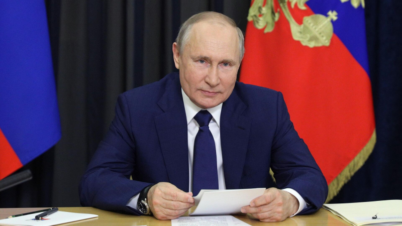 Путин по видеосвязи принял участие в запуске угольного терминала "Лавна"