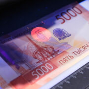 Российские банки обновят банкоматы под новые пятитысячные купюры