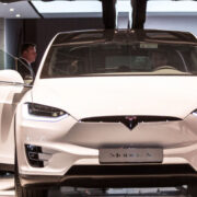 Трамп пообещал приобрести электромобили Tesla для сотрудников Белого дома