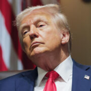 Трамп в пятницу выступит с заявлением