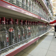 В России снизились продажи водки