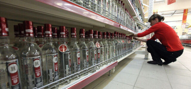 В России снизились продажи водки