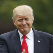 В США призвали Трампа отказаться от идеи пошлин на напитки против ЕС