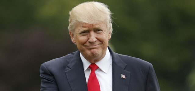 В США призвали Трампа отказаться от идеи пошлин на напитки против ЕС