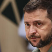 Зеленский может не вернуться из планируемой поездки в ЮАР, заявили в Раде