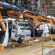 «АвтоВАЗ» прокомментировал сообщения о якобы приостановке производства