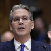 Бессент ответил на вопрос о риске рецессии в США из-за пошлин