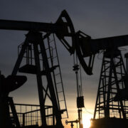Цена нефти Brent опустилась ниже 66 долларов за баррель