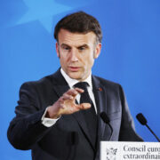 Макрон не стал исключать любых мер в ответе на пошлины США