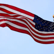 Опрос показал отношение американцев к влиянию пошлин на экономику США