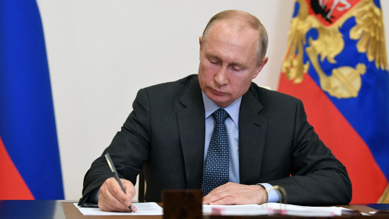 Путин поручил закрепить порядок согласования сделок с иностранцами