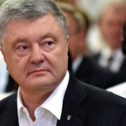 СМИ: Порошенко* в 2024 году заработал в 30 раз больше, чем в 2021 году