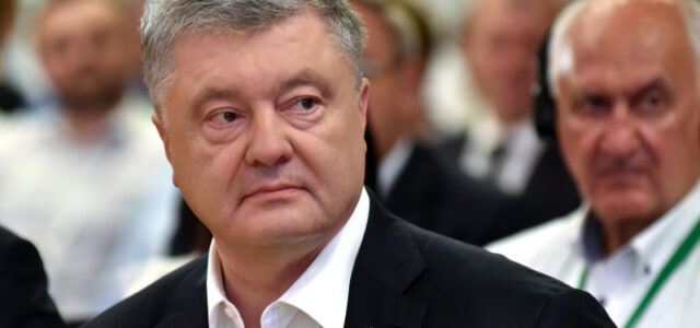 СМИ: Порошенко* в 2024 году заработал в 30 раз больше, чем в 2021 году