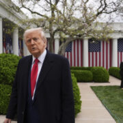 Трамп ввел чрезвычайное положение в США