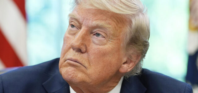 Трамп высмеял конгрессмена за резолюцию о его импичменте