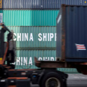 Увеличенные американские пошлины на китайские товары заработают со среды