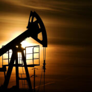 Цена нефти Brent поднялась выше 64 долларов за баррель