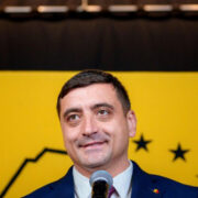 Кандидат в президенты Румынии Симион закроет аккаунты в соцсетях