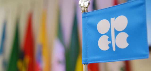 ОПЕК+ увеличила добычу нефти на 475 тысяч баррелей в сутки
