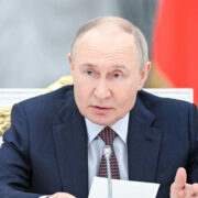 Путин оценил производительность агросектора в России
