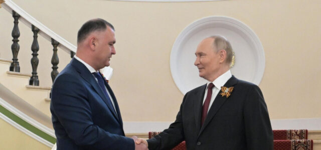 Путин пообещал поддерживать Южную Осетию в экономике